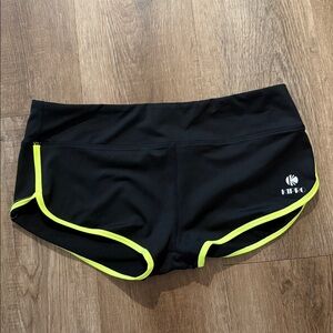 KIPRO Women's Black Athletic Shorts Size large
